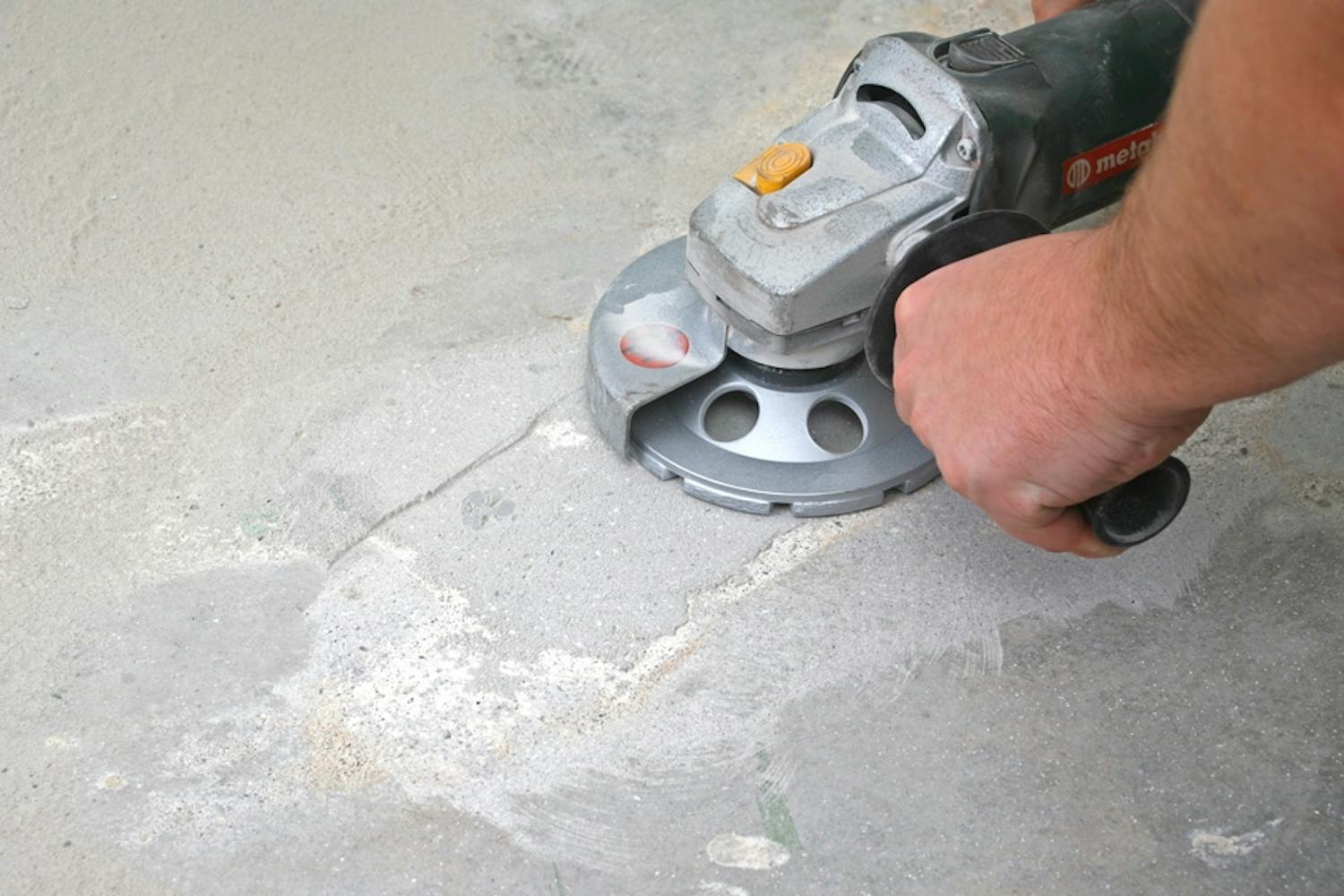 En slipekopp med diamanter kan slipe nesten alt. En slipekopp med diamanter kan slipe nesten alt.